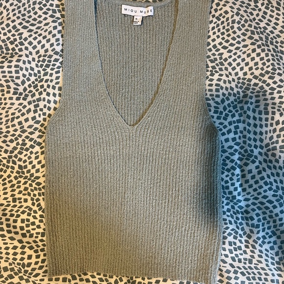Miou Muse Gray Ribbed Tank Top - Picture 3 of 3